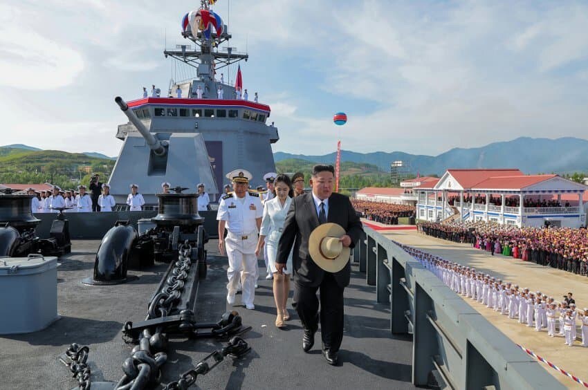 좌초되었던 북한 최현급 구축함 2번함인 강건함 진수식.PNG_12.jpg