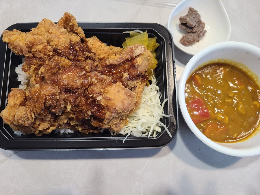 치킨도시락+ 집에서 만든카레_1.jpg