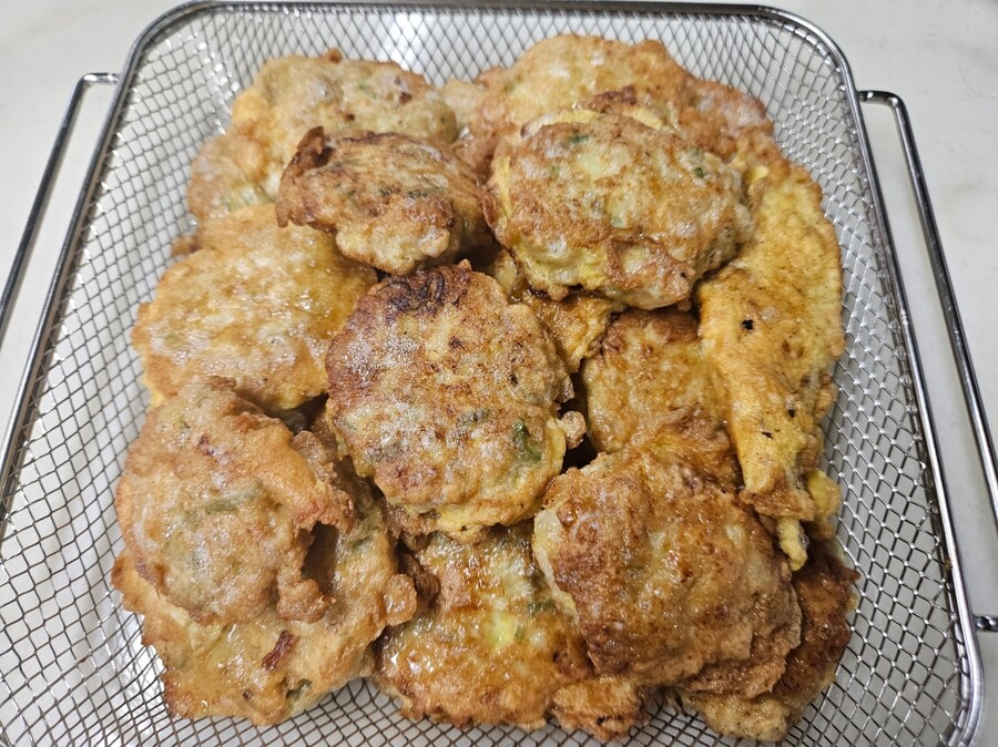 직장에서 3천원으로 해먹는 점심 닭고기완자전 돼지고기김치찌개_11.jpg