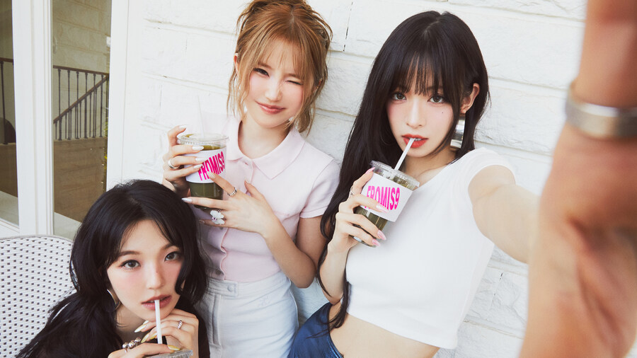 [컨셉포토] 프로미스나인 미니 앨범 [From Our 20’s] 단체_5.jpg