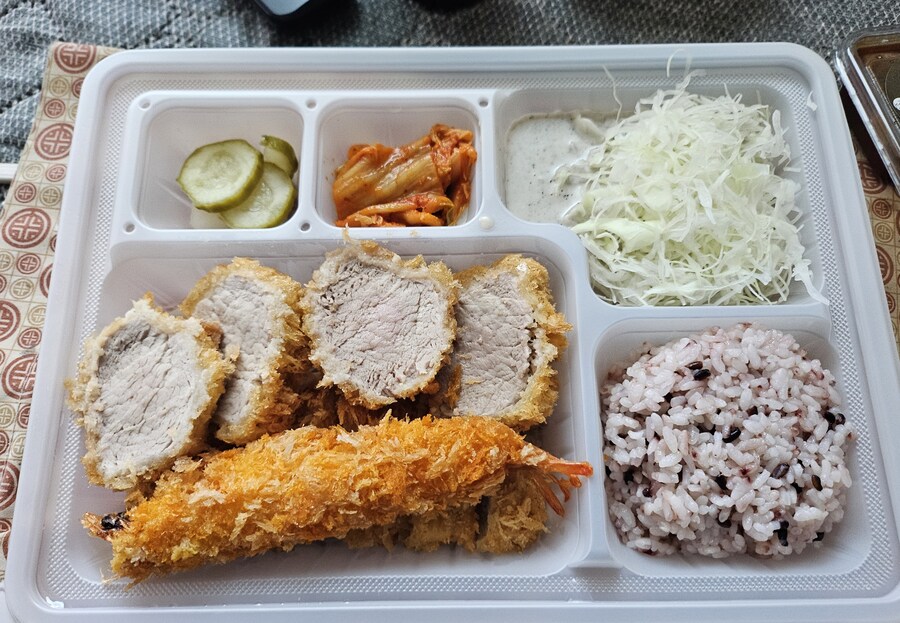 점심은 돈까스_1.jpg
