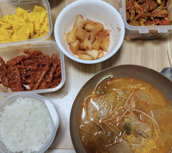 저녁은 머거써? 해장 할거 가져와이 학씨!_1.jpg