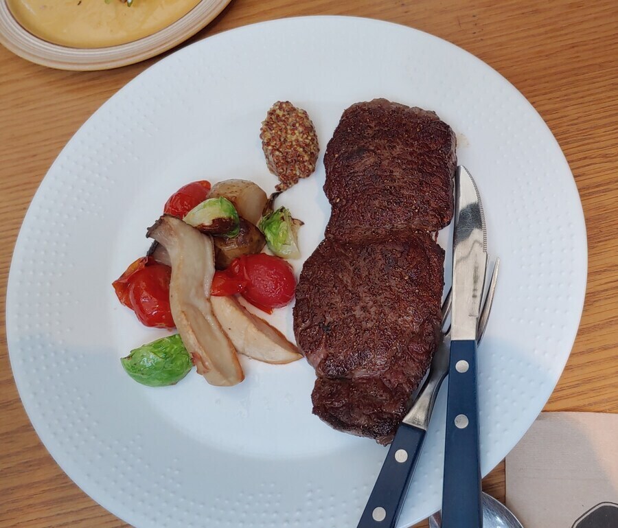 요즘 난리난 스테이크 맛봄_1.jpg