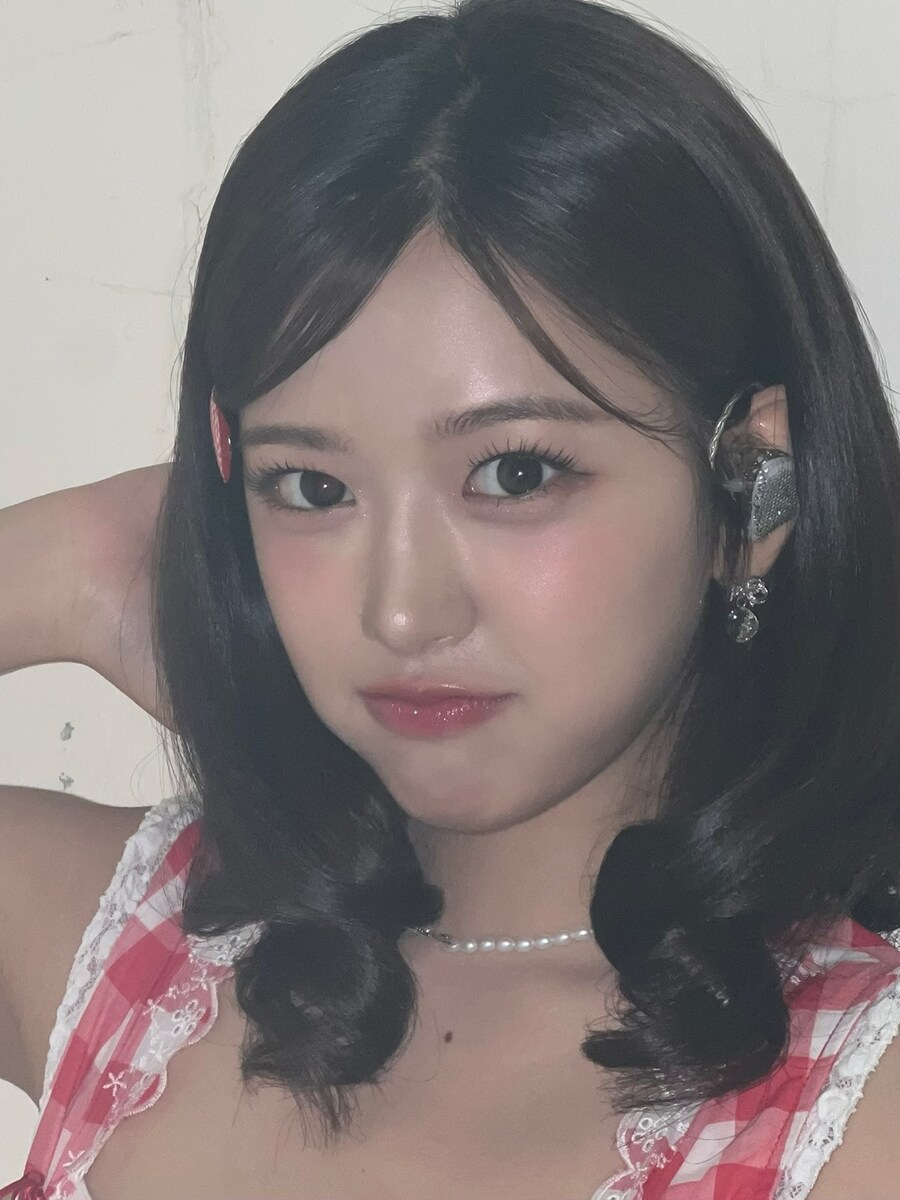 안유진, '귀요미' 스타일도 어울리네…레트로 무드 인형 비주얼로 변신_2.jpg