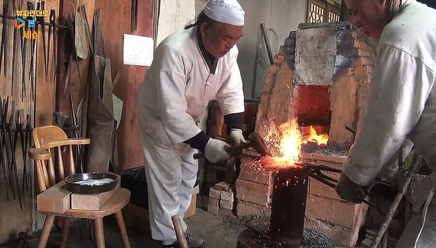 지금까지 명맥을 이어온 한국의 전통도검 제작 현장_22.jpg