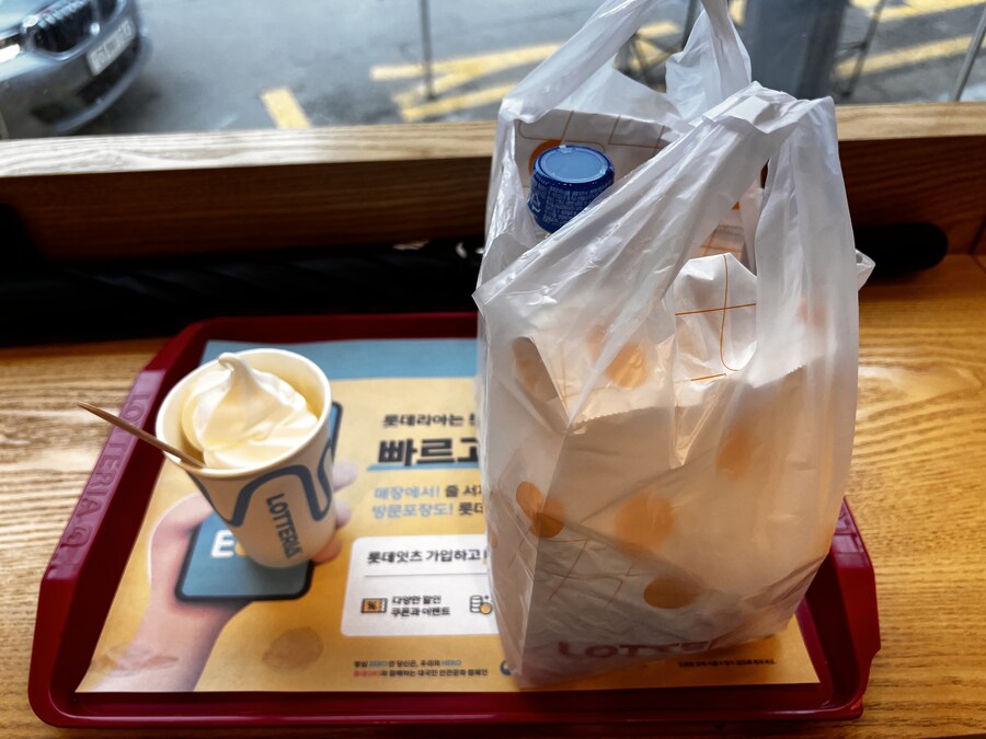 포장주문해놓고 매장에 앉아먹는 진상새끼_1.jpg