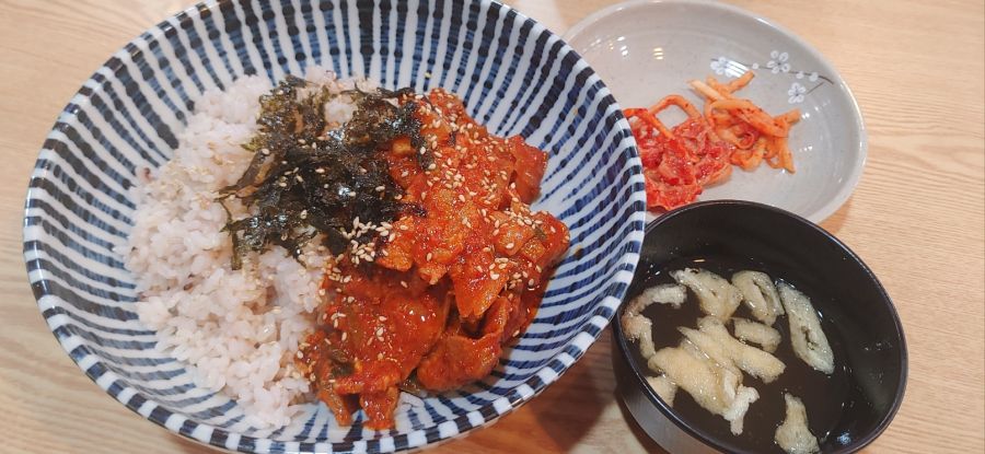 제육덮밥_2.jpg