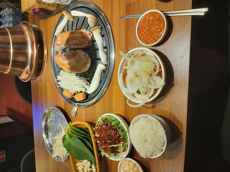 기분 풀려고 고기집 왔어_1.jpg