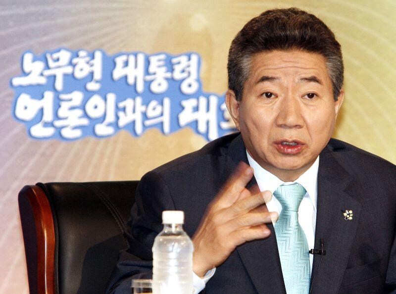 노무현 전 대통령) 17년 전 오늘 찍힌 사진들.jpg_20.jpg