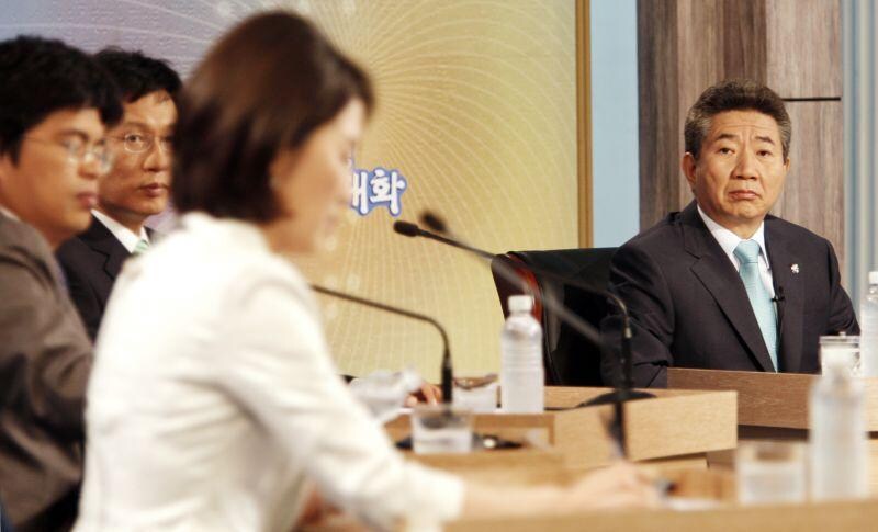 노무현 전 대통령) 17년 전 오늘 찍힌 사진들.jpg_26.jpg