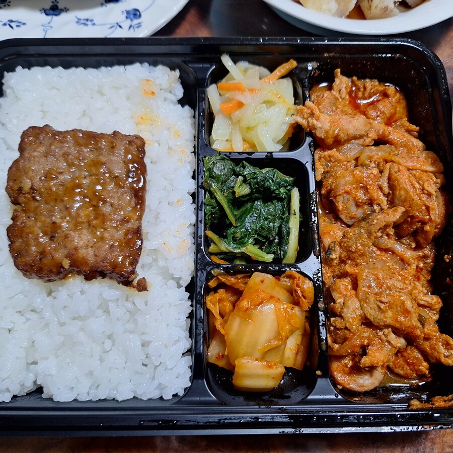 씨스페이스) 제육부대볶음, 추억의도시락 삼각김밥(New) 운남쌀국수 세치네탕_8.jpg