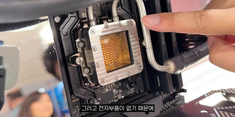 녹투아에서 개발중인 무 펌프 수냉 쿨러_14.png