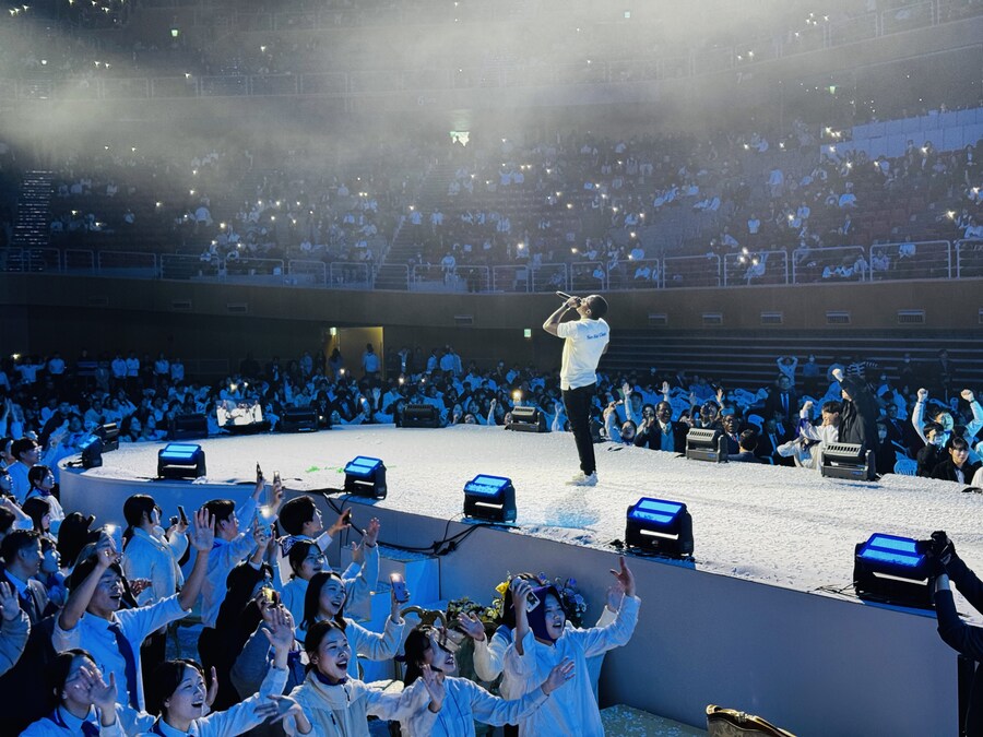 이 것은 어느 대형 성당의 축제입니다._2.jpg