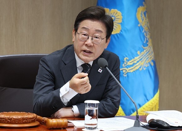 [속보]4인 가구 최대 208만원 지원금…7년 이상 연체 5천만원 이하 채무 탕감_1.png