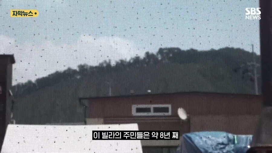8년동안 공용 주차장에 고물 쌓아놓은 사람_14.jpg