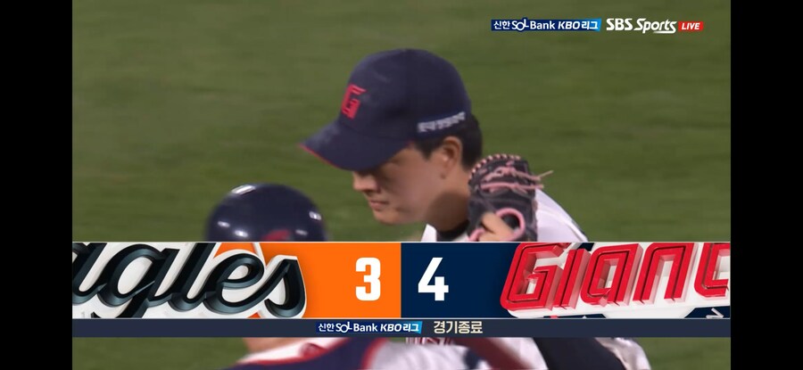 야구) 시작할 때 웃는건 한화였지만_1.png