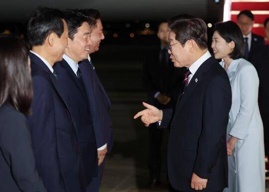 "나 없어서 좋았다면서요"... 강훈식 웃게 만든 李 한마디_1.jpg