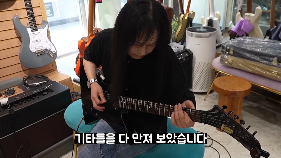 낙원악기상가에서 기타 막 치는 아저씨_5.png