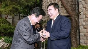 리커창이 중국에 월급이 18만원인 사람이 몇억된다더라_1.jpg