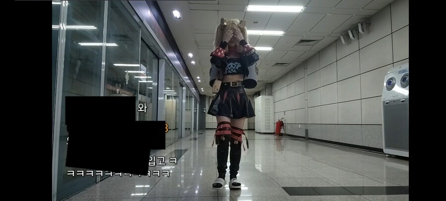 인방,젠존제)지하철 코스프레 빌런 출몰_2.png