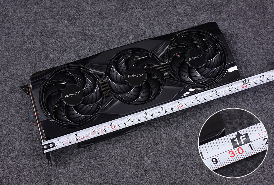블랙감성!PNY 지포스 RTX 5070 OC D7 12GB Triple Fan_12.jpg