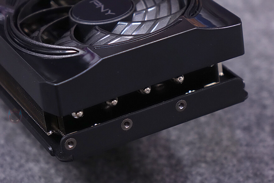 블랙감성!PNY 지포스 RTX 5070 OC D7 12GB Triple Fan_22.jpg