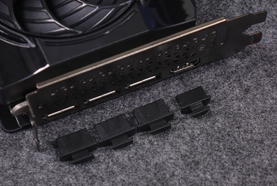 블랙감성!PNY 지포스 RTX 5070 OC D7 12GB Triple Fan_28.jpg