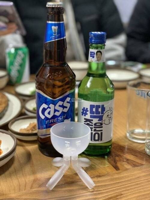 회식 때 유용하게 술잔 채우는 아이템_1.jpg