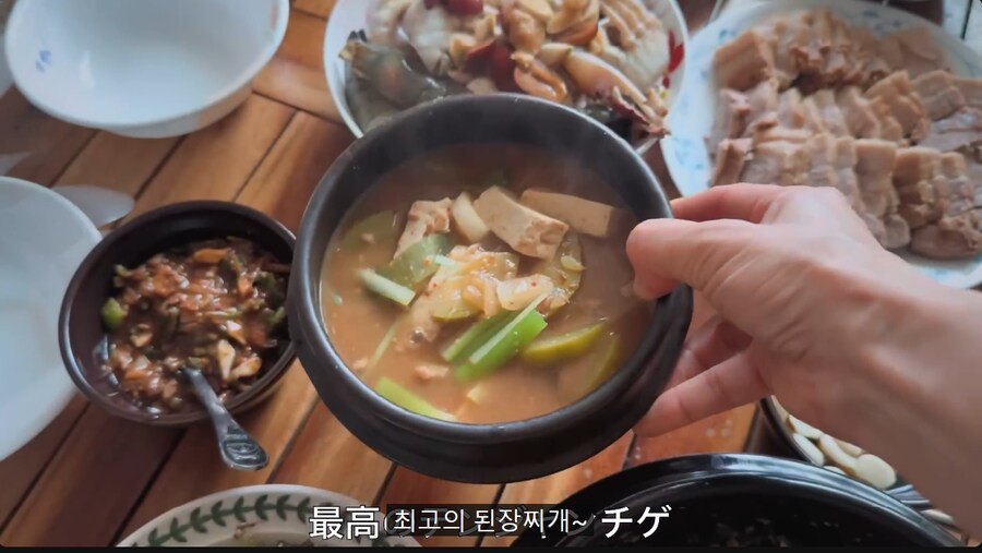??? : 아이고 차린 게 없어서 참..._5.png