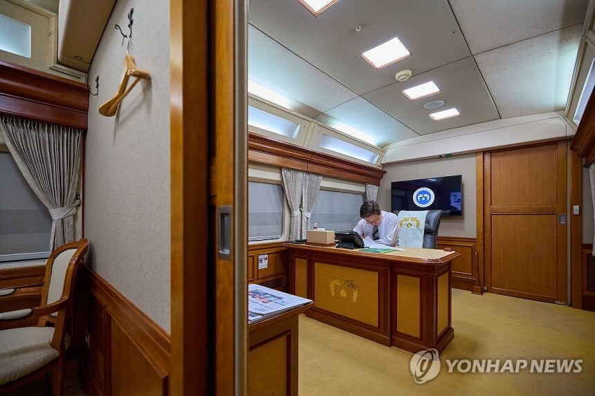 이재명 대통령, 지방 이동 중 집무_1.jpg