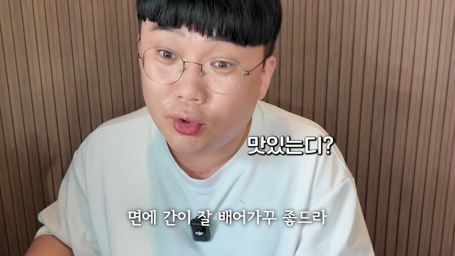 인방] 백돈이 흰티에 국물 튀었다_2.png