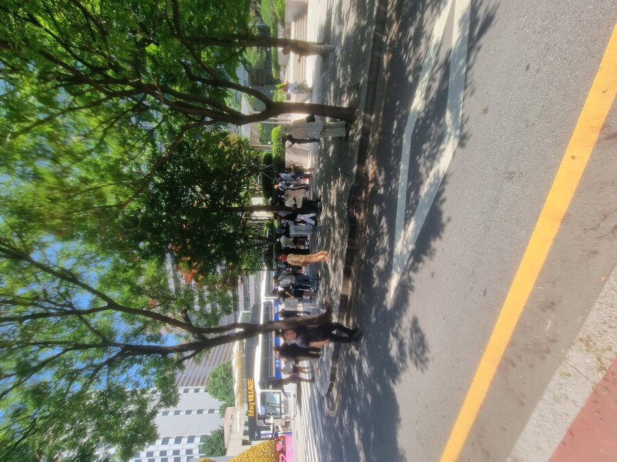 이란) 미국 대사관 근처에서 이란 시위 조그만하게 준비하네_2.jpg