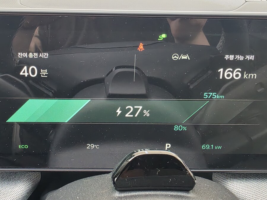 휴게소 350kw 충전기 자리는 항상 없네_1.jpg