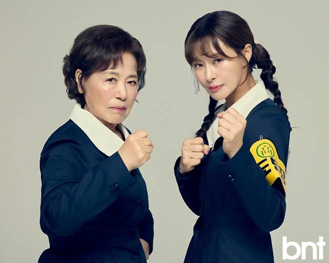 엄청난 동안이라는 연예인 예지원과 그 어머니.jpg_1.jpg