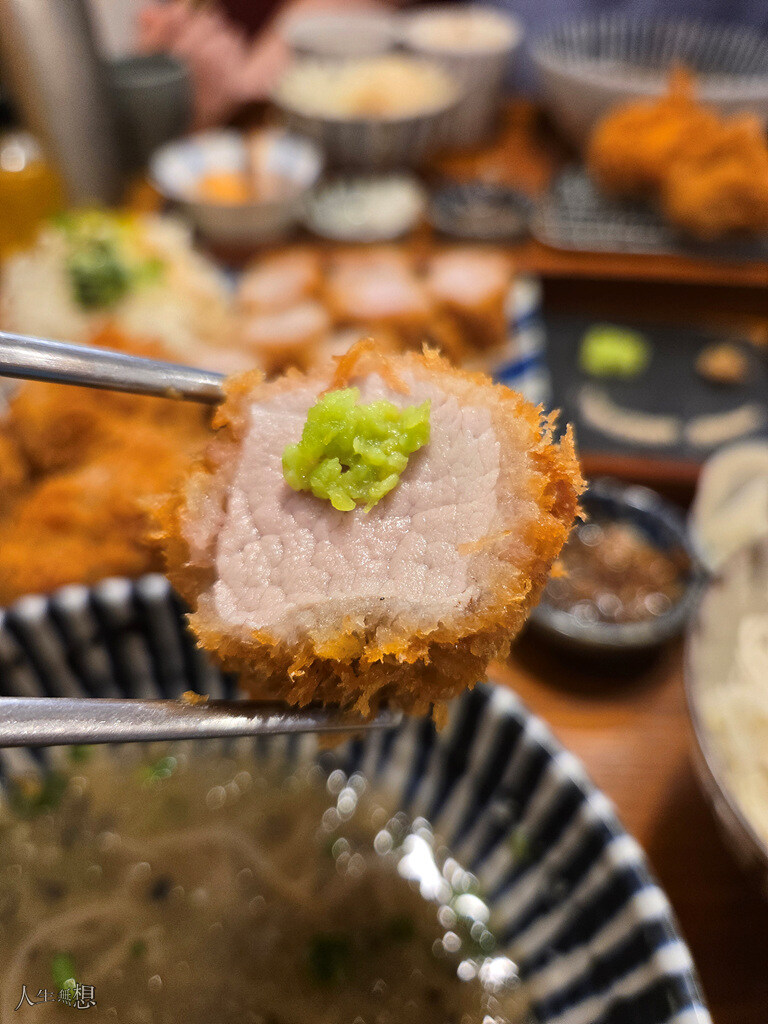 촛점 잡을 틈도 없이 허기졌던 점심의 볼카츠_5.jpg