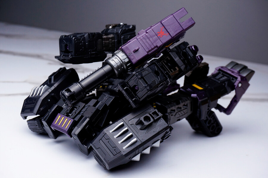 트랜스포머 에오프 폴른(메가트로너스)_9.jpg