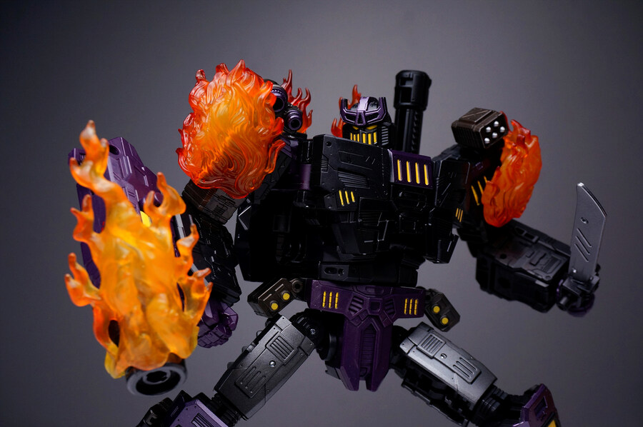 트랜스포머 에오프 폴른(메가트로너스)_18.jpg