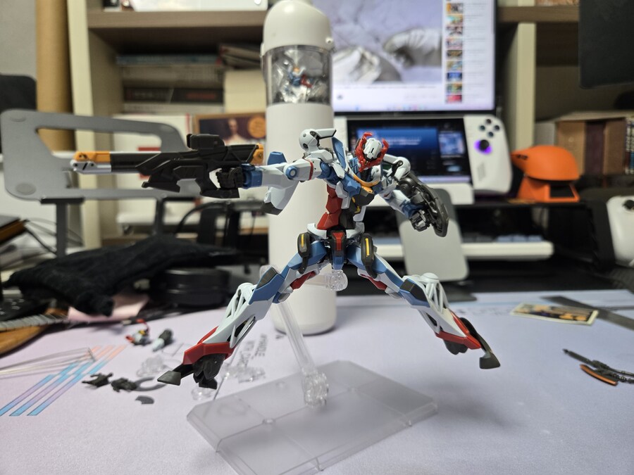 건담) HG GQuuuuuux 포징 조금_2.jpg