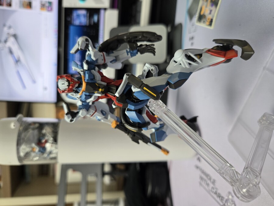 건담) HG GQuuuuuux 포징 조금_5.jpg