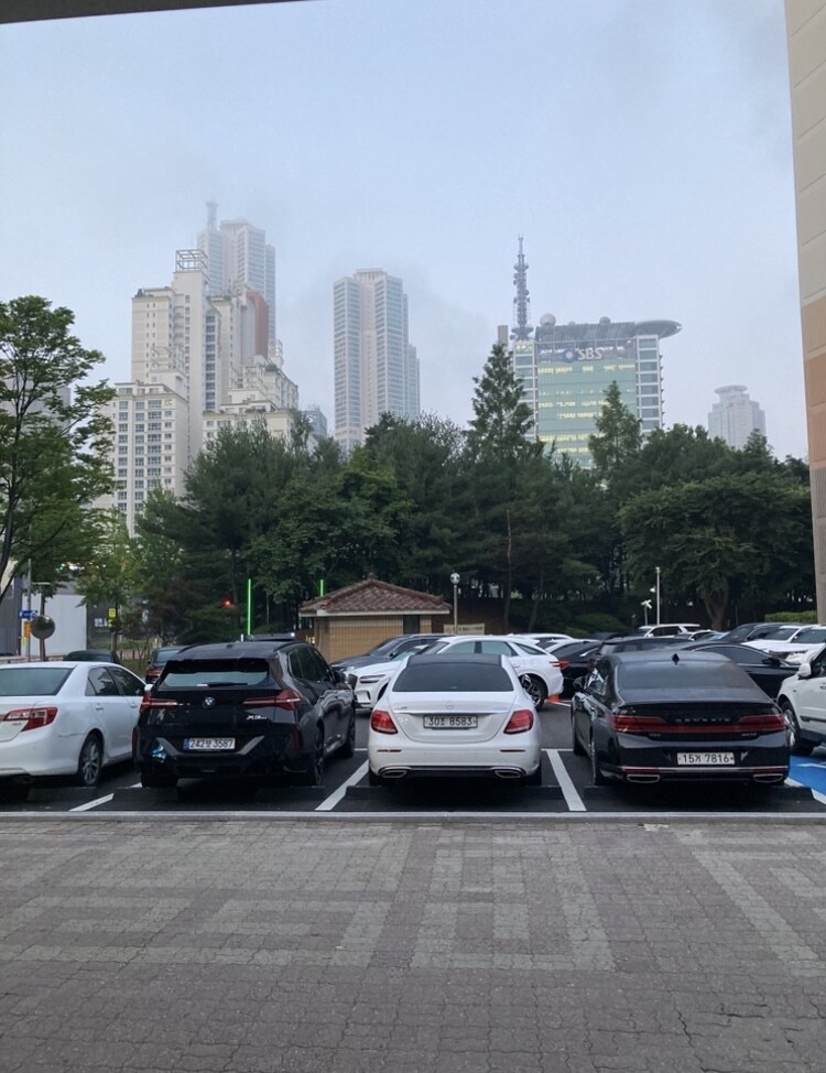아침운동하러가는중 동네 방송국샷_1.jpg