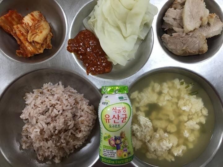 급식때 늘 수육이랑 같이 나오던 호불호 갈리는 '이것'_2.jpg