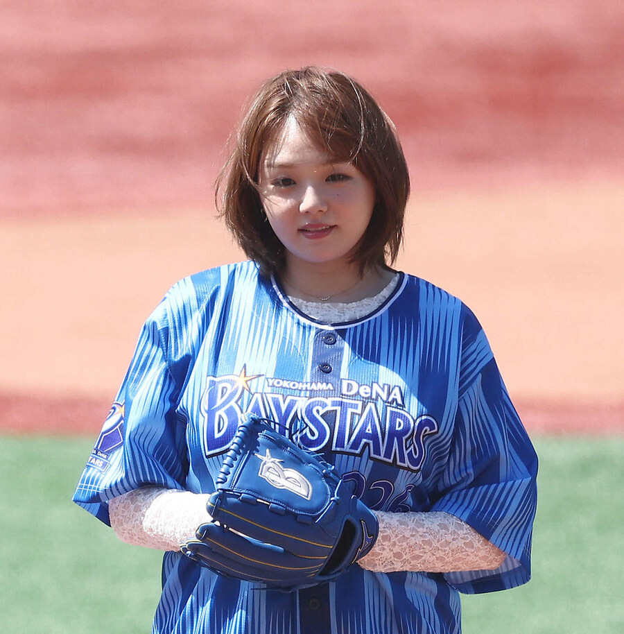 어제 시노자키 아이 시구모습_4.jpg