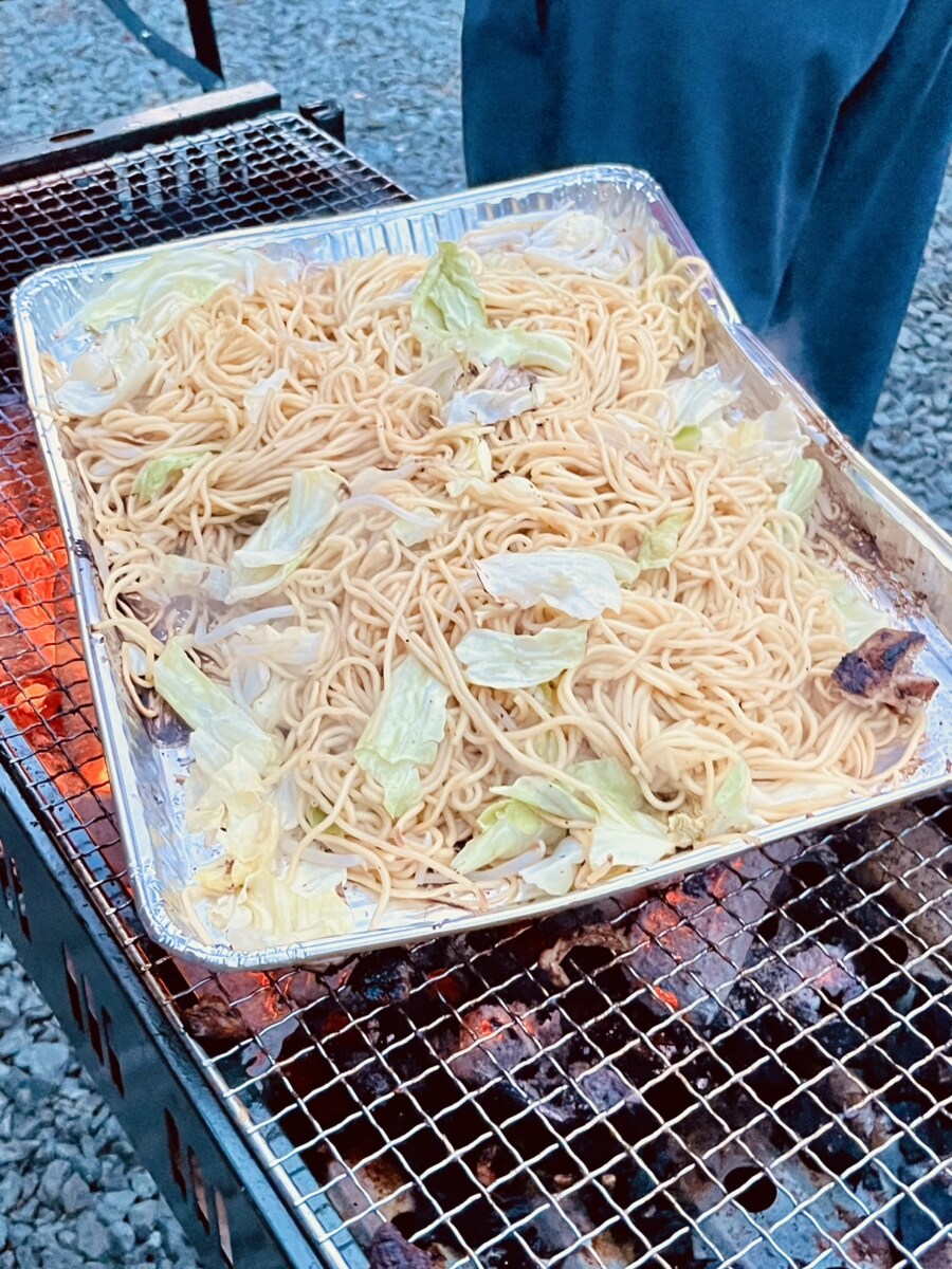 일본에서는 캠핑 정석이 라면보단 야키소바라더라_1.jpg