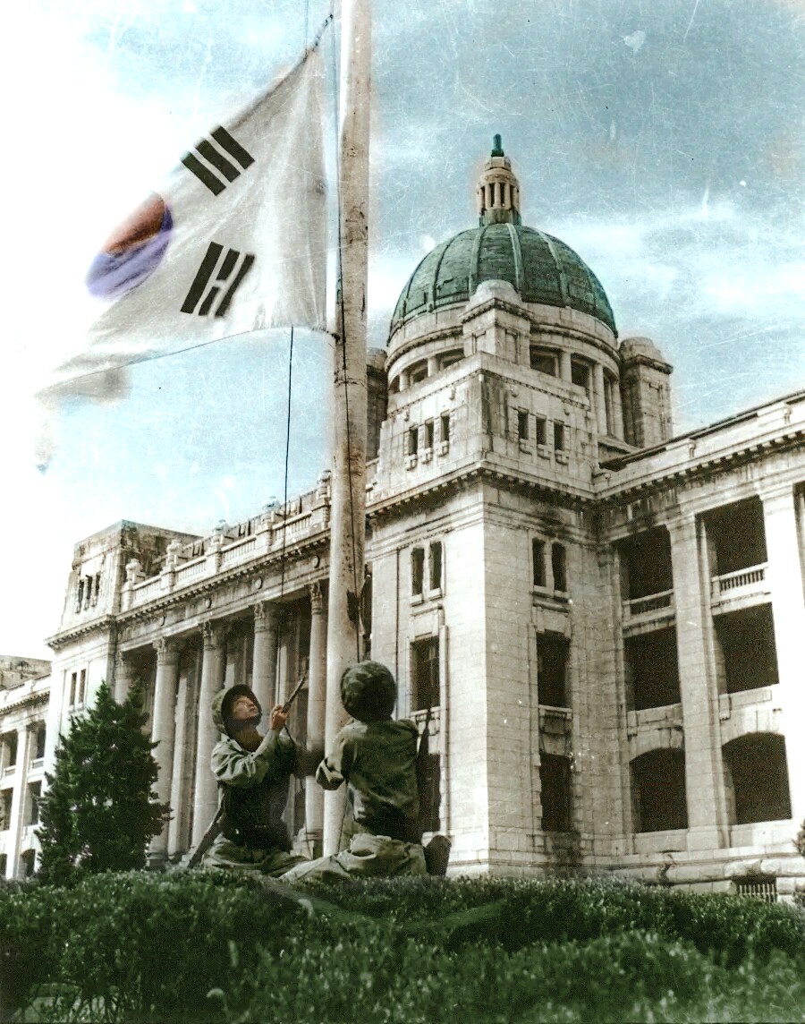 컬러로 복원한 9.28 서울 수복 기념식_1.png