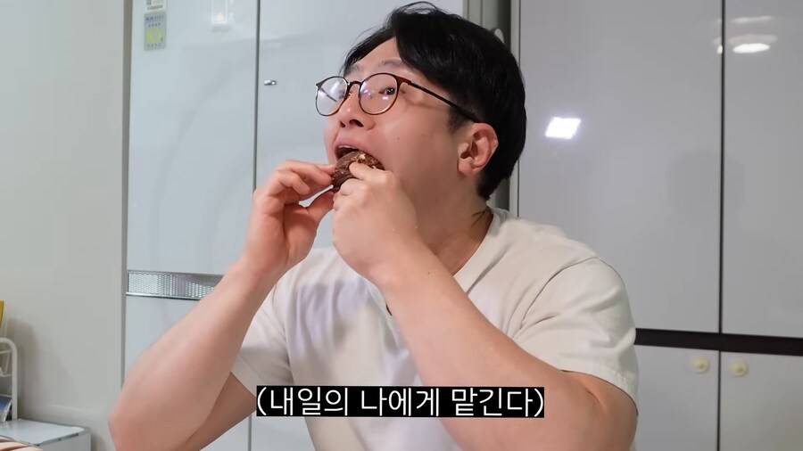 인방)컨텐츠때문에 어쩔수없이 폭식한 유튜버_17.png
