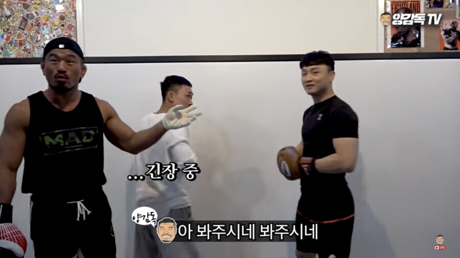 UFC) 왼손으로 복부 타격하려는 이유_2.jpg