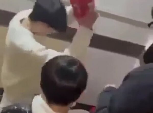 "♥♥♥ 해요" 40대 모텔 오자 초등생이 날아 차기.._2.jpg