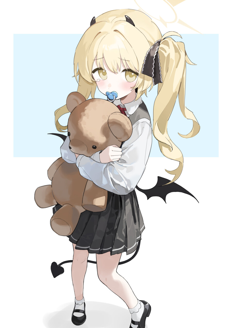 블루아카)곰인형을 든 이부키_1.jpg