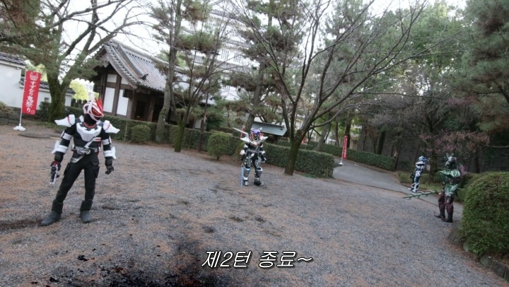 [가면라이더 기츠] 흑화해서 돌아온 콩라인_86.jpg