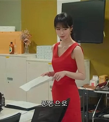 눈빛이 표독스러운 여상사.jpg_13.jpg
